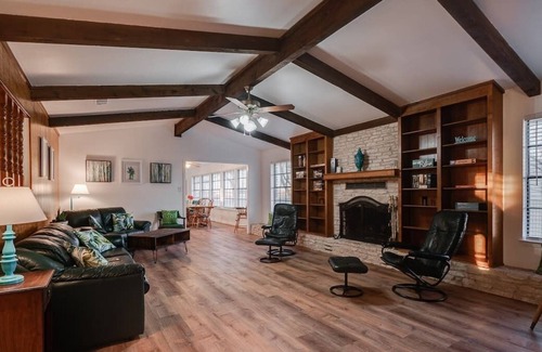 Round Rock House | Sleeps 20 - Peaceful Retreat: 3 Acres Next to Park