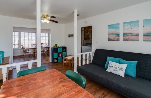 Round Rock House | Sleeps 20 - Peaceful Retreat: 3 Acres Next to Park