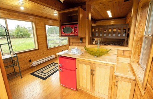 Vulcan House | Sleeps 20+! Pets OK! 4 Bedrooms, Bonus Room, Bunk House. 40 Acres! Pool Table!