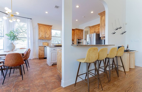 Dripping Springs House | Sleeps 20 - Pool, Fire Pit, + Hill Country Views!