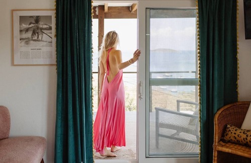 Contant Farms House | Sleeps 20/The Flamingo House/walk to town +beach
