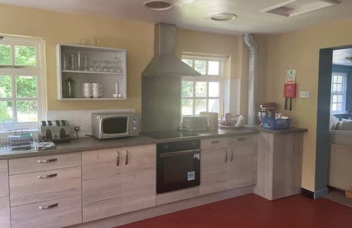 Lawrenny House | Sleeps 22 - 5 min to local pub, 15 mins from the beach
