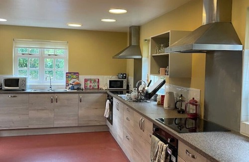 Lawrenny House | Sleeps 22 - 5 min to local pub, 15 mins from the beach