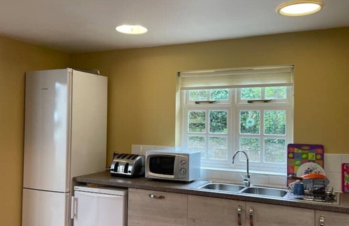 Lawrenny House | Sleeps 22 - 5 min to local pub, 15 mins from the beach