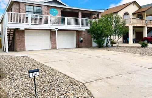South Padre Island House | Sleeps 22, 7 bedrooms, 2min walk To The Beach, Private Heated Pool and Hot Tub, Zula Del Mar South Padre Island Texas