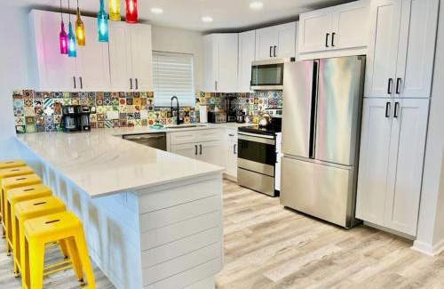 South Padre Island House | Sleeps 22, 7 bedrooms, 2min walk To The Beach, Private Heated Pool and Hot Tub, Zula Del Mar South Padre Island Texas