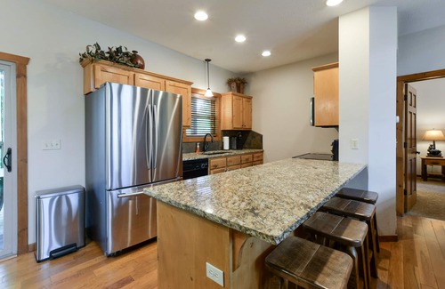 Indian Point House | Sleeps 22 - 8 King Beds - Next to SDC! - Indoor Pool -Vanessa's Vacation Homes