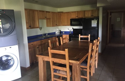 Summerlee House | Sleeps 22. Affordable Cabin 30+ minutes to New River Gorge Rafting & Climbing