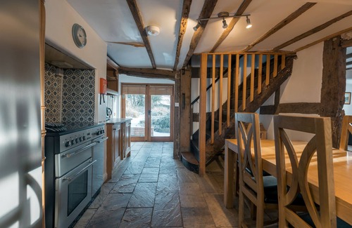 Eaton Mascott Cottage | Sleeps 23 guests in 11 bedrooms