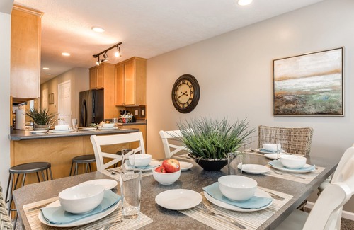 Midvale House | Sleeps 24 * 2 Hot Tubs *Close to Skiing* Fireplace * Park /Picnic Area