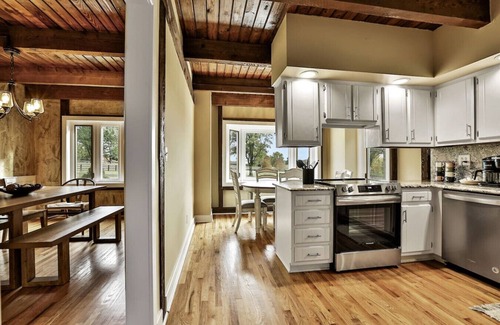 Simpsonville House | Sleeps 24, 6BR, 4BA, Hot Tub