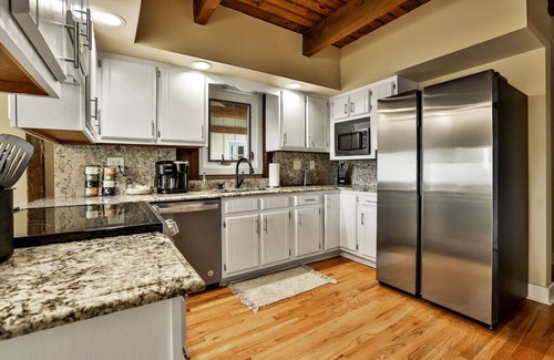 Simpsonville House | Sleeps 24, 6BR, 4BA, Hot Tub