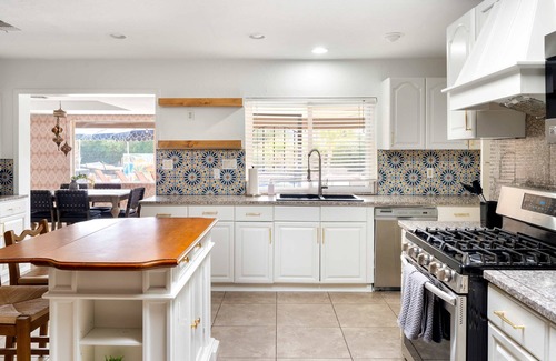 Shea North Estates House | Sleeps 24 | FREE Heated Pool, HotTub & Pickleball!