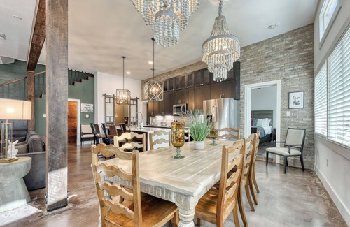 Near East Side House | Sleeps 24 in beds - 2 Homes - Walk to RiverWalk