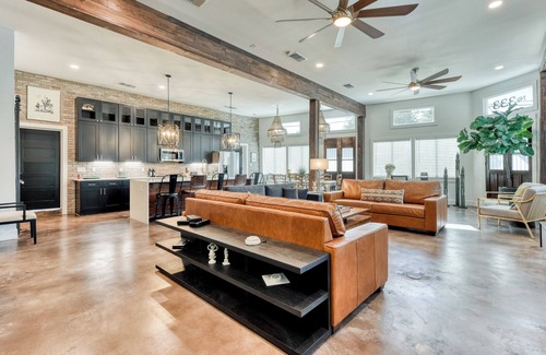 Near East Side House | Sleeps 24 in beds - 2 Homes - Walk to RiverWalk