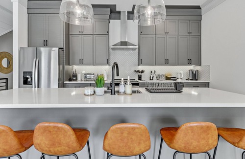Greenwood House | * SLEEPS 24* Keep the Secret 3 - *2 Units * 8BR* 8BA * Amazing townhomes*
