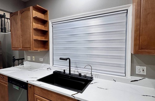 Des Plaines House | Sleeps 24+ Luxury house Near Chicago 12 king beds