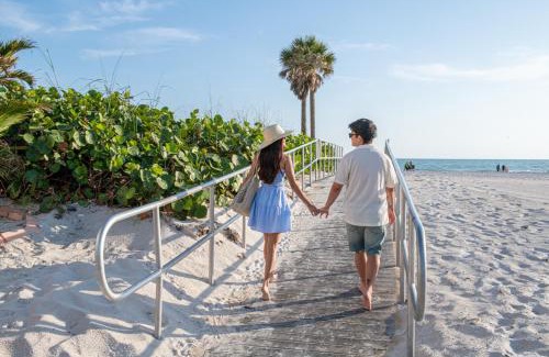 Madeira Beach Villa | Sleeps 24 Steps to the Beach Heated Pool 7BR 7BA