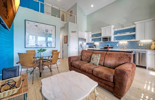 Flour Bluff House | Sleeps 26 | 2 Homes w/Waterfront Pool + Boat Dock | Laguna Village Escape
