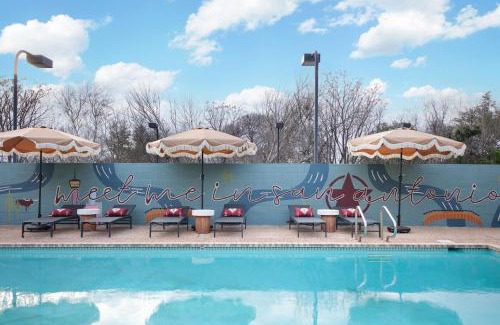Leon Valley House | Sleeps 26 Pool Sports Court Theater Putt Putt
