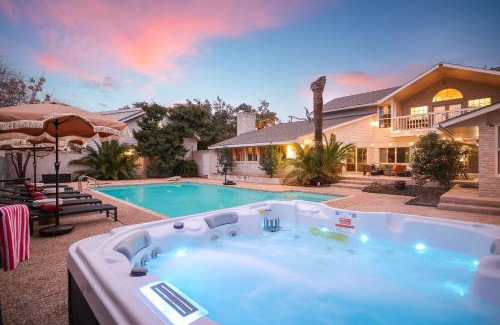 Leon Valley House | Sleeps 26 Pool Sports Court Theater Putt Putt
