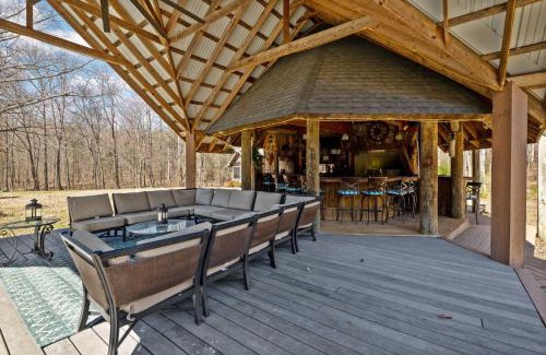 McDonald House | Sleeps 29 Pool Tiki Bar Gym Hot Tub Dogs Welcome