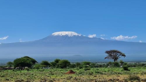 Amboseli House | Sleeps 3 Ensuite Star Bed Mt Kilimanjaro View