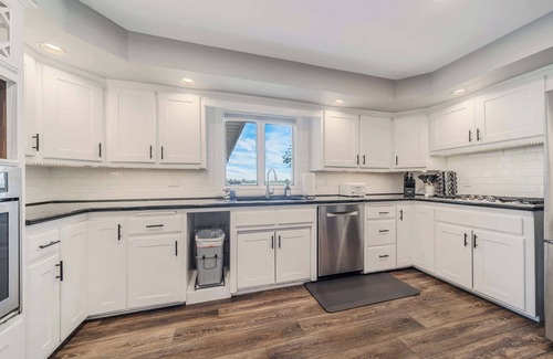 Kaukauna House | Sleeps 30 | 5000+ Sq Ft | Pool & Hot Tub