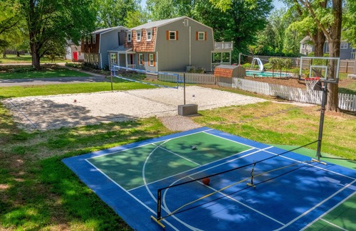 Mount Mourne House | Sleeps 30!- Pool - Hot tub- Epic Game Room - Arcades - Pool Table - Lake Norman