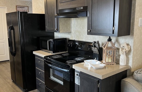 Eden Cottage | Sleeps 4 - 3Acre Retreat-Near Airport, Savannah & Beaches - Close to i-95 & i-16