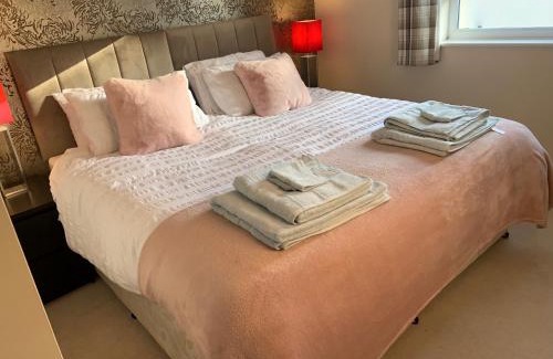 Griffydam Apartment | Sleeps 4 6 pet friendly parking nr nec Warwick uni