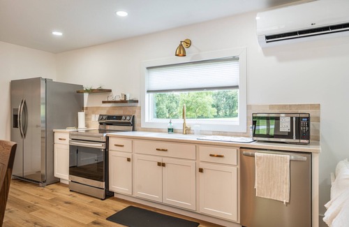 Millersburg House | Sleeps 4, Amish Country, gorgeous and relaxing.