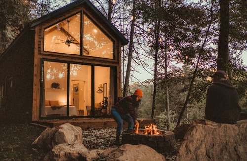 Rogers Cabin | Sleeps 4 | Fire Pit | Dog Friendly | Nature Escape