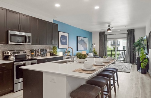 Desert View Village Condo | Sleeps 4 -Golf 》Dine 》Swim 》Self Checkin》State Fair
