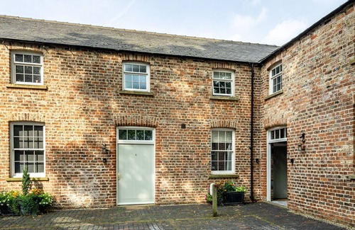 York Cottage | Sleeps 4 guests in 2 bedrooms