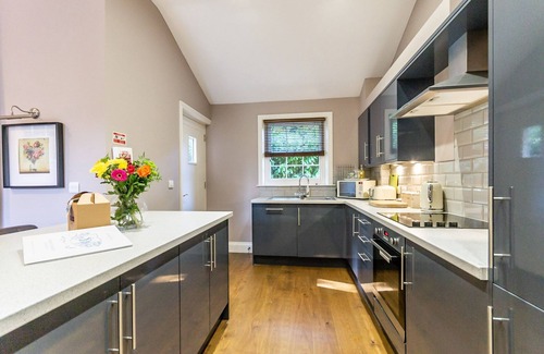 York Cottage | Sleeps 4 guests in 2 bedrooms