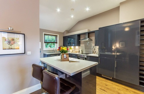 York Cottage | Sleeps 4 guests in 2 bedrooms