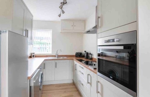Nafferton House | Sleeps 4|Parking| Fully Equipped |Contractors
