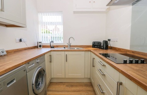 Nafferton House | Sleeps 4|Parking| Fully Equipped |Contractors