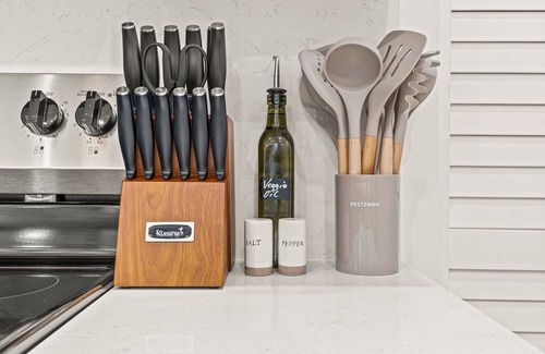 Old City Apartment | Sleeps 4 Walk to Liberty Bell Heart of Old City