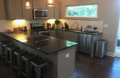 Chestnut Hill House | * SLEEPS 40* Dwell Lofts - *4 Units * 10BR* 9.5BA * Amazing Rooftops*