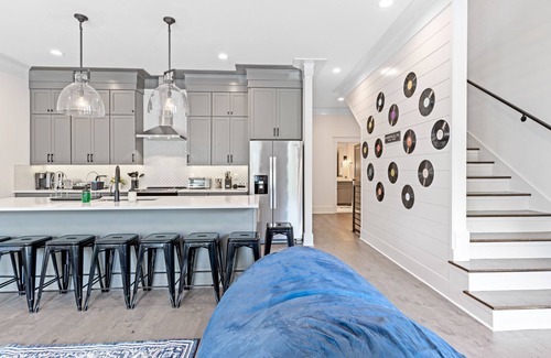 Eastwood House | * SLEEPS 48* Keep the Secret - *4 Units * 16BR* 16BA * Amazing New townhomes*