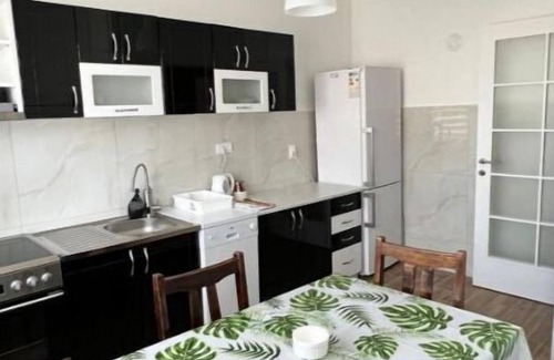 Vozdovac Apartment | Sleeps 5* 2 Bedrooms*Wi-Fi*Rooftop Balcony*Cozy*