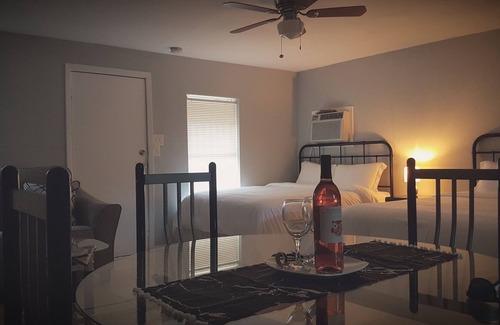 Fort Worth Apartment | Sleeps 5 free internet and parking close to stockyards