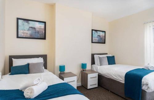 Cwmbrwla Apartment | Sleeps 5, Smart TV's in bedrooms