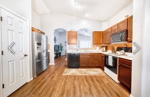 Cottonflower House | Sleeps 6, 3 BD,2 Ba, 4 beds, pool, pets, Goodyear