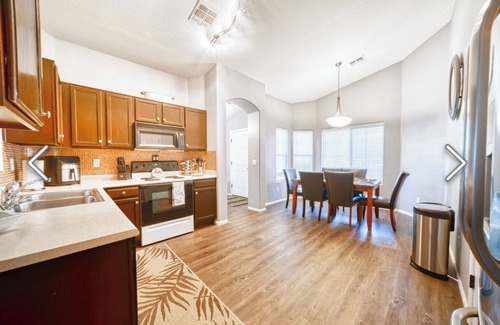 Cottonflower House | Sleeps 6, 3 BD,2 Ba, 4 beds, pool, pets, Goodyear