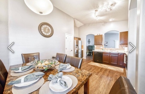 Cottonflower House | Sleeps 6, 3 BD,2 Ba, 4 beds, pool, pets, Goodyear