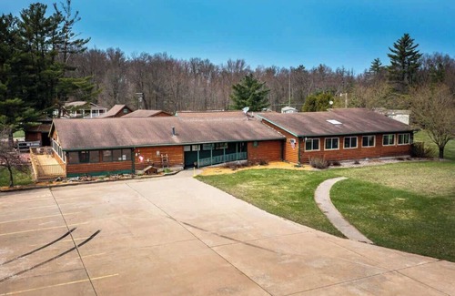 Neillsville Cabin | Sleeps 6, 3BR, Fully Furnished, On-site Fun