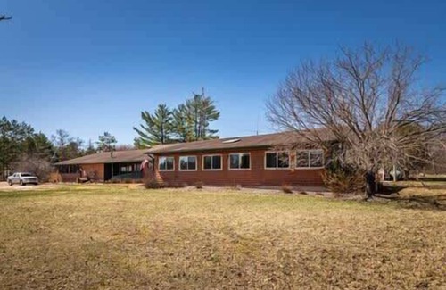 Neillsville Cabin | Sleeps 6, 3BR, Fully Furnished, On-site Fun